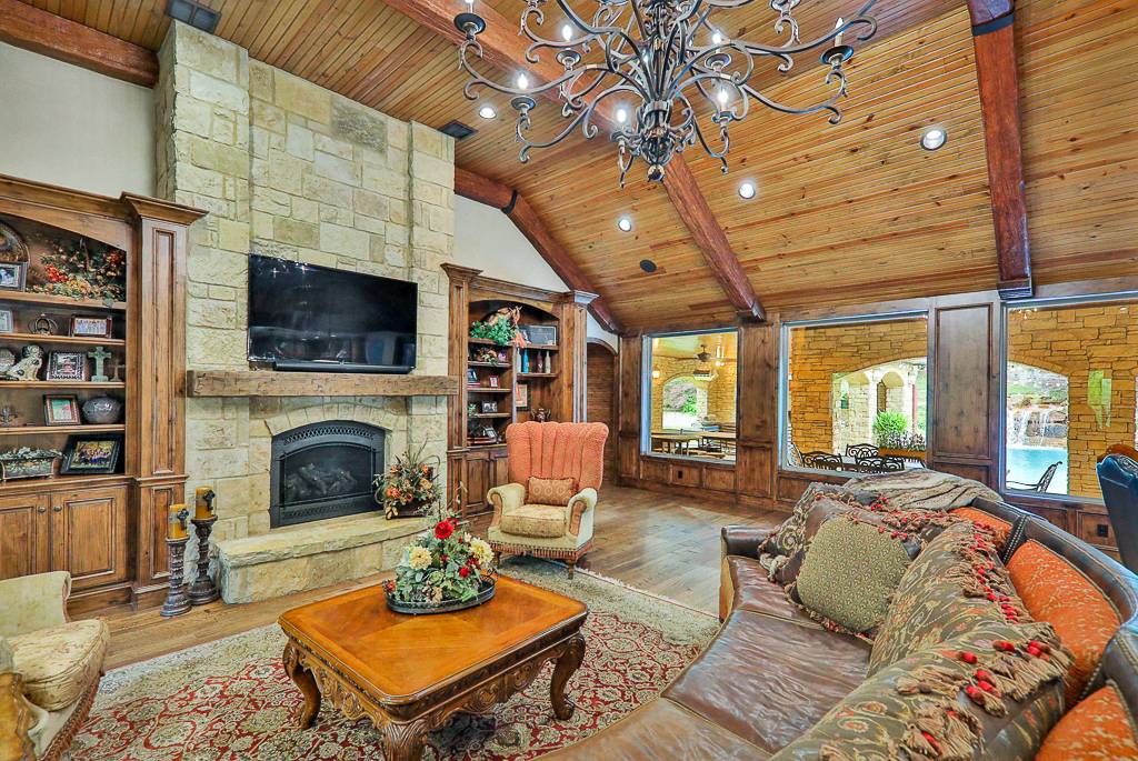 acorn-corner-of-family-room-after