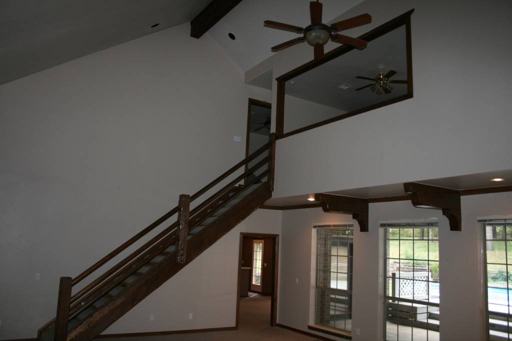 acorn-corner-of-family-room-before