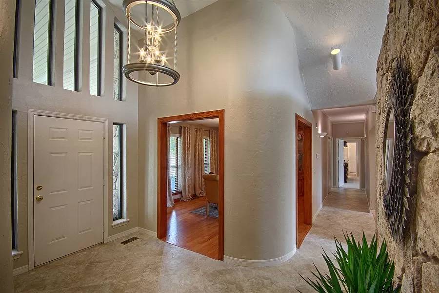 allison-dining-entry-before allison-dining-entry-before