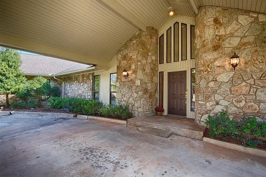 allison-outside-entry-before allison-outside-entry-before