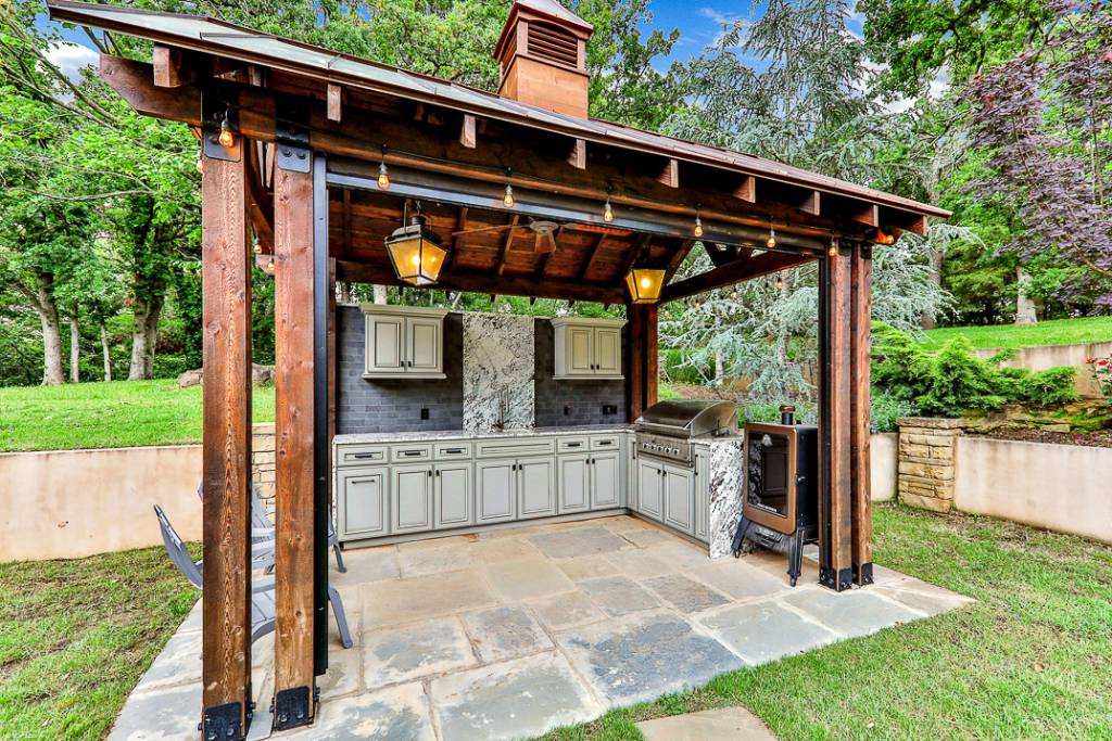 custom-other-outdoor-kitchen-closeup.jpg