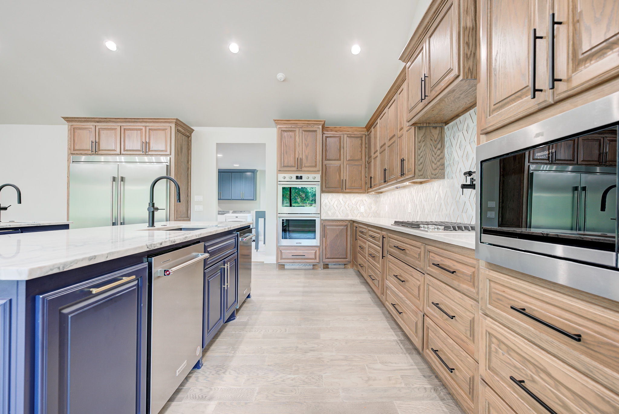 353EFF48-67F1-4069-BA37-338BA1C2BD77