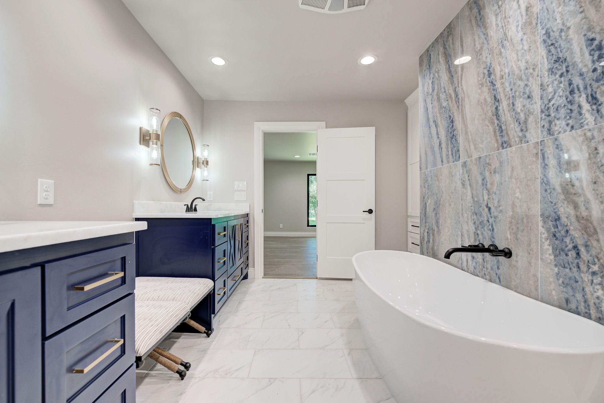 4DB2DDB7-523D-4596-B200-AE5931890F4D