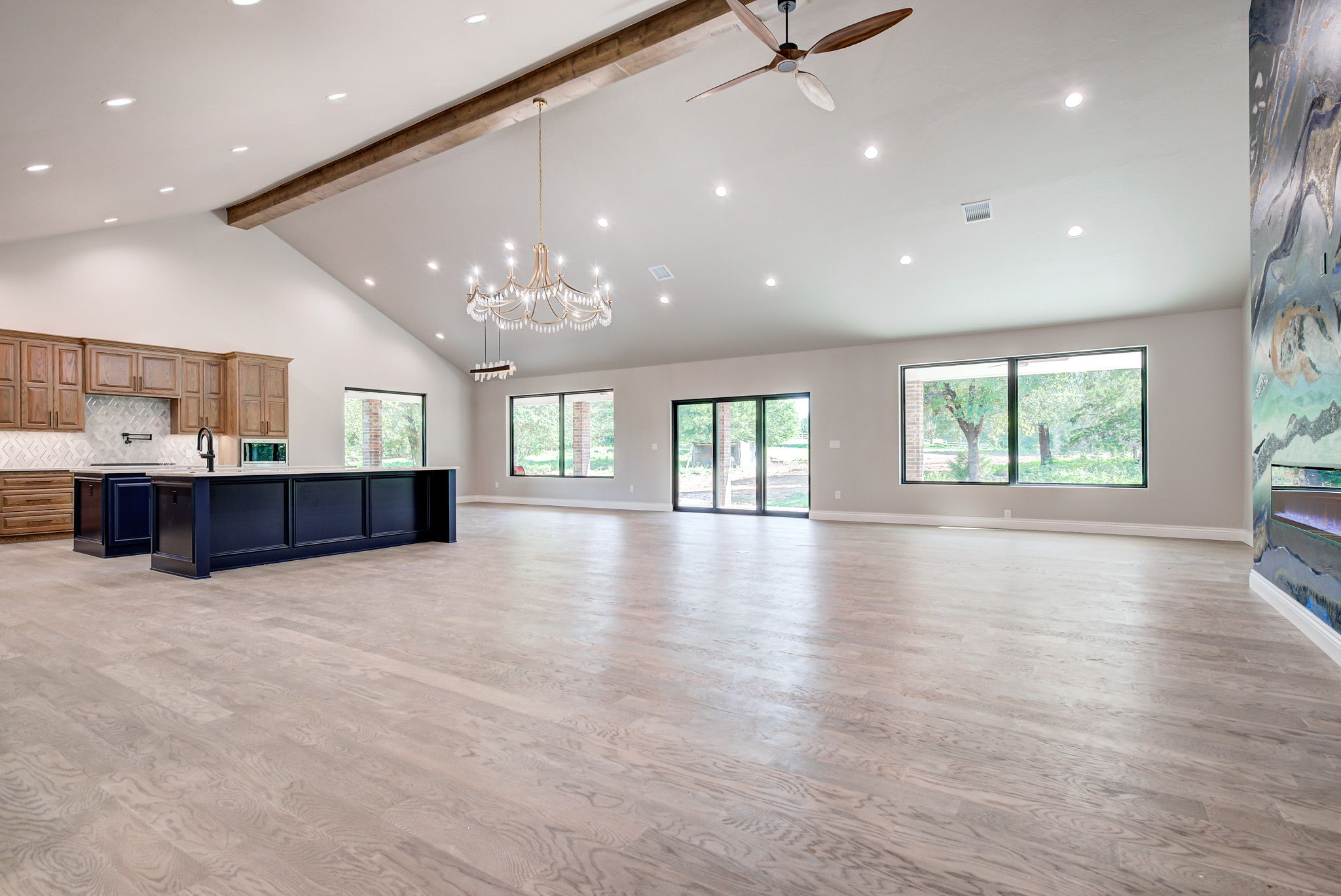 62E65B70-907E-4484-A079-CB842DAF46DA