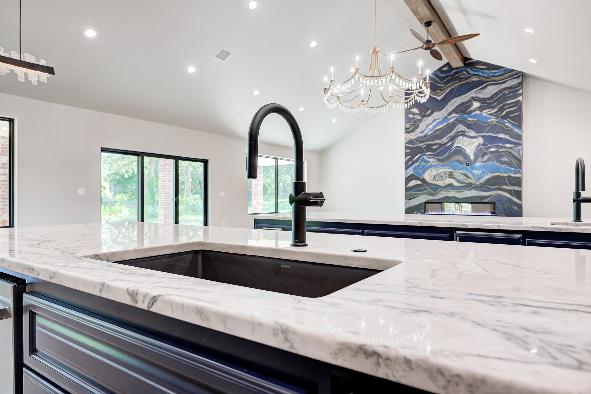 6BD6951E-5FCF-474D-A9B5-53849D0F6339