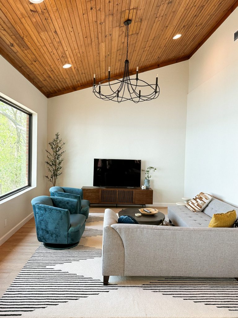 8B910E8A-3F22-4B8D-83A2-649A4CCC01B7