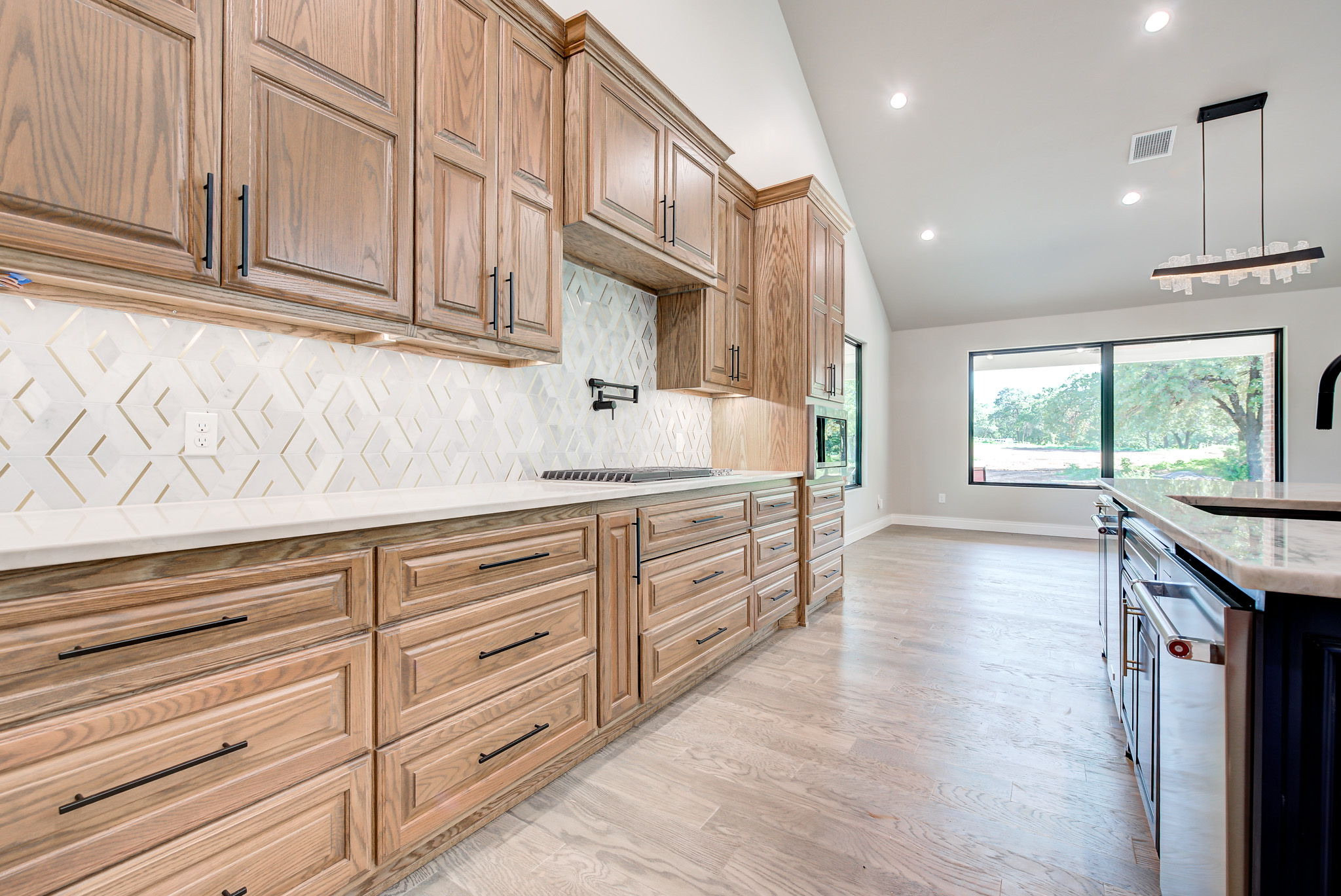 B6FCDD40-63F5-463D-A7A1-85F157563832