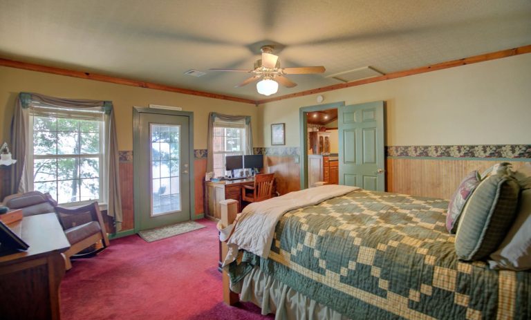 CA656044-B24A-4B9E-8A02-576291CA9687